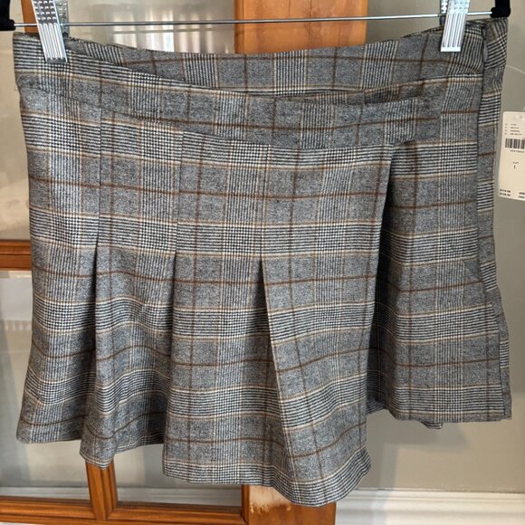 Dizzy Lizzy Pleated Wrap Skort SZ: Large - Picture 1 of 11